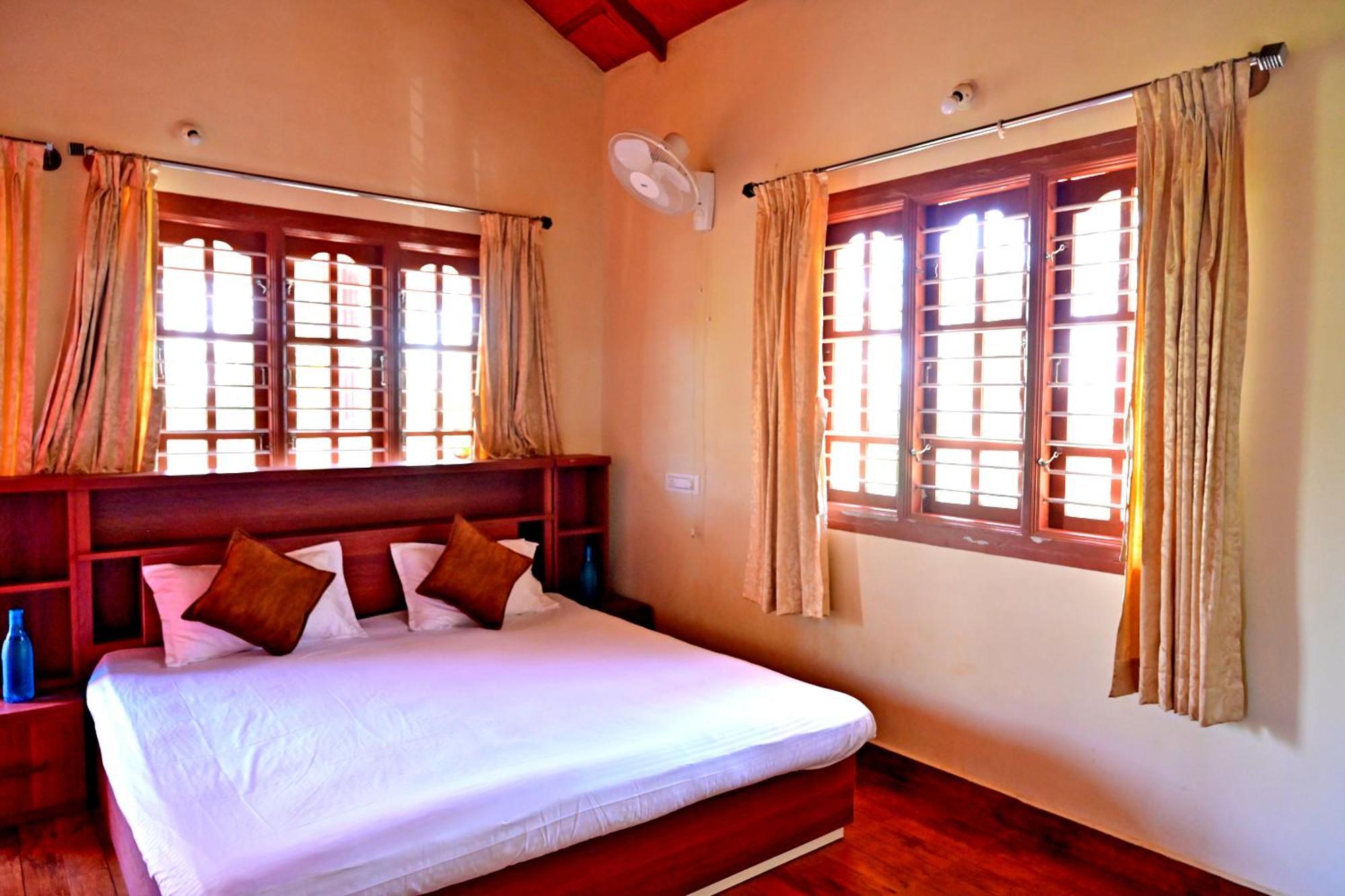 Hulihara Homestay - Full Villa, Coffee Estate & Balcony View Саклешпур Екстериор снимка