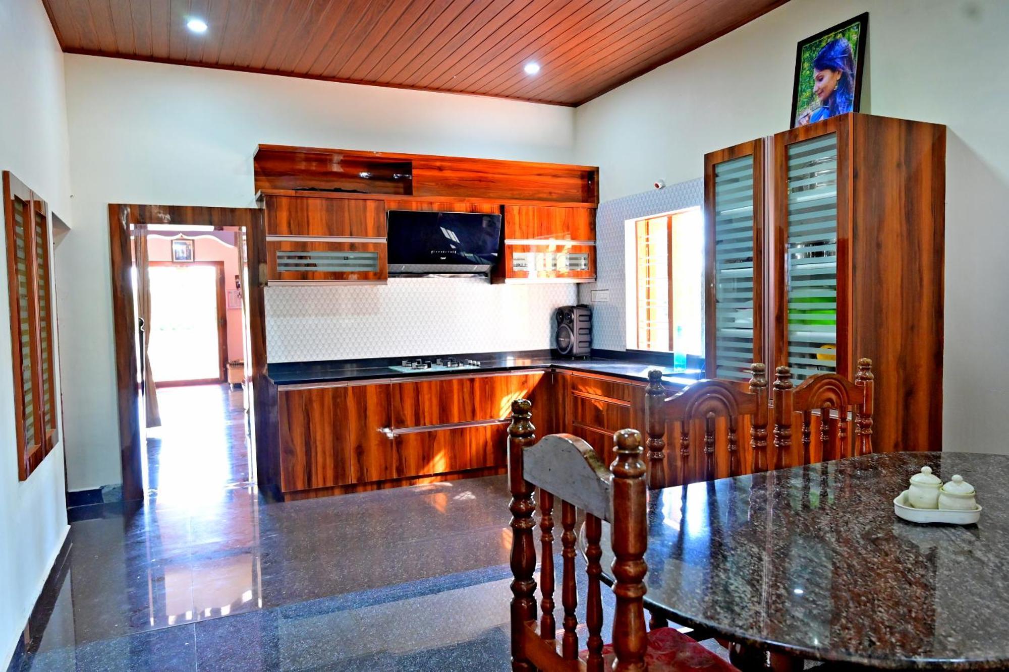Hulihara Homestay - Full Villa, Coffee Estate & Balcony View Саклешпур Екстериор снимка