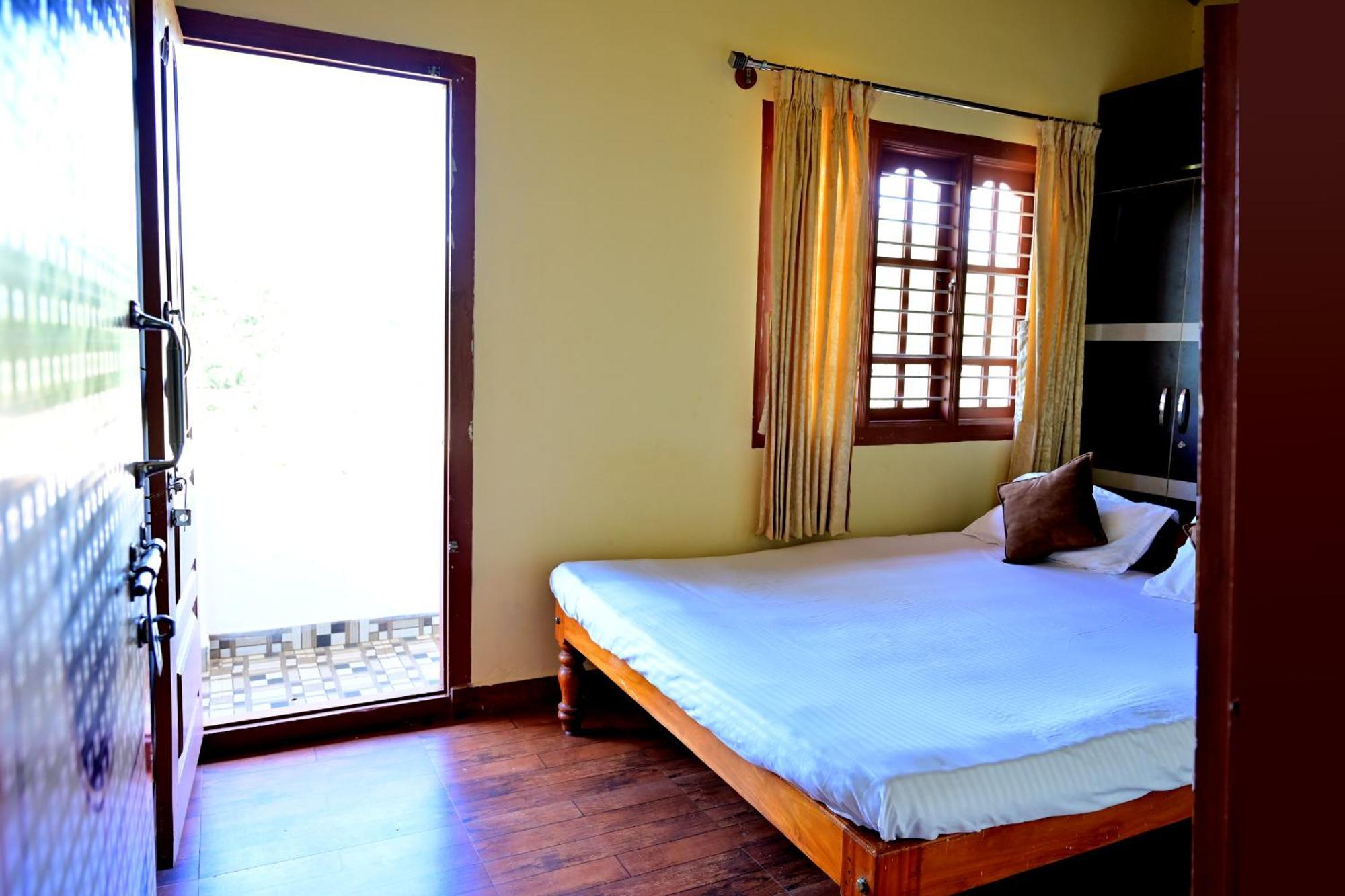 Hulihara Homestay - Full Villa, Coffee Estate & Balcony View Саклешпур Екстериор снимка