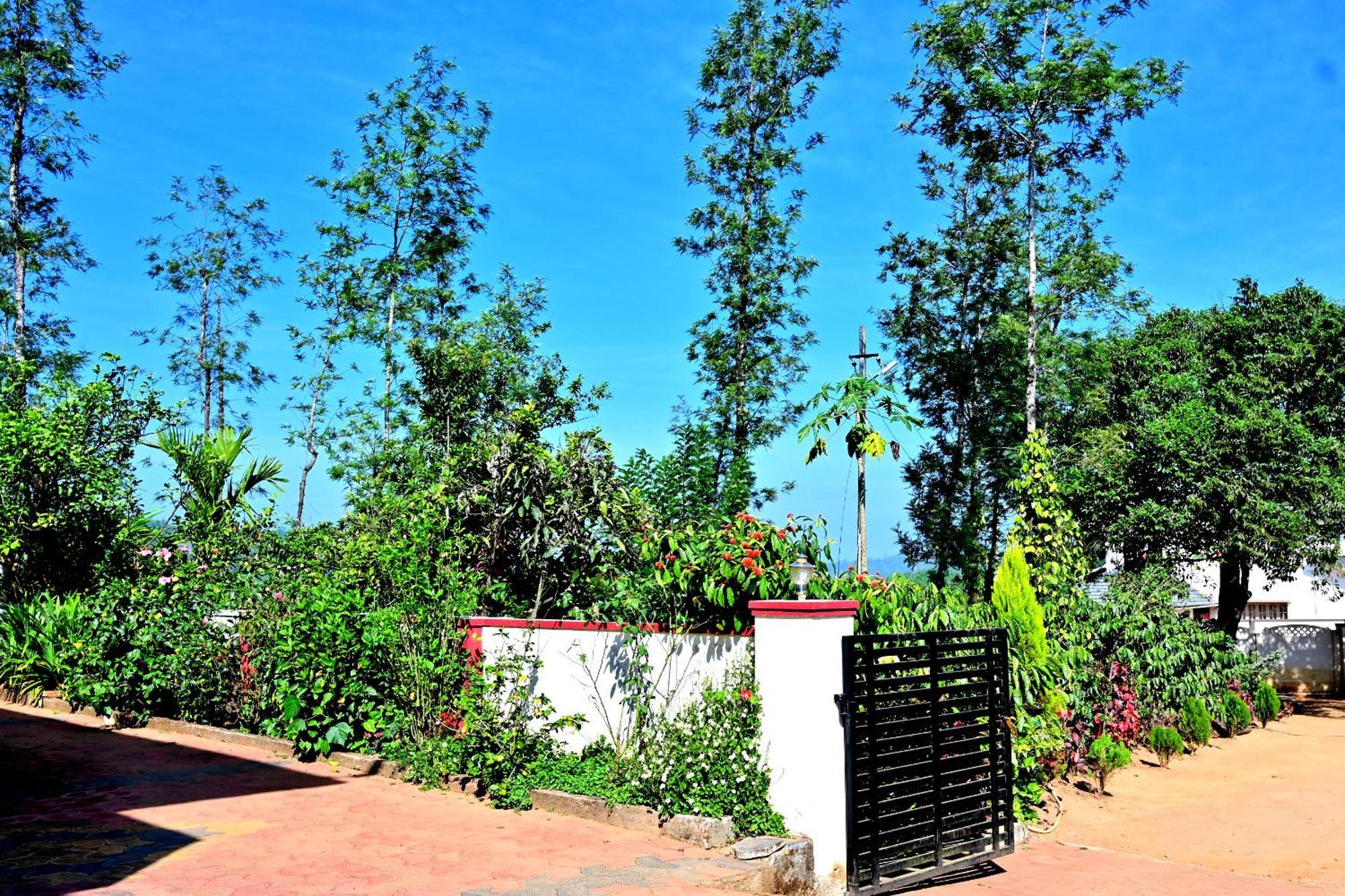 Hulihara Homestay - Full Villa, Coffee Estate & Balcony View Саклешпур Екстериор снимка