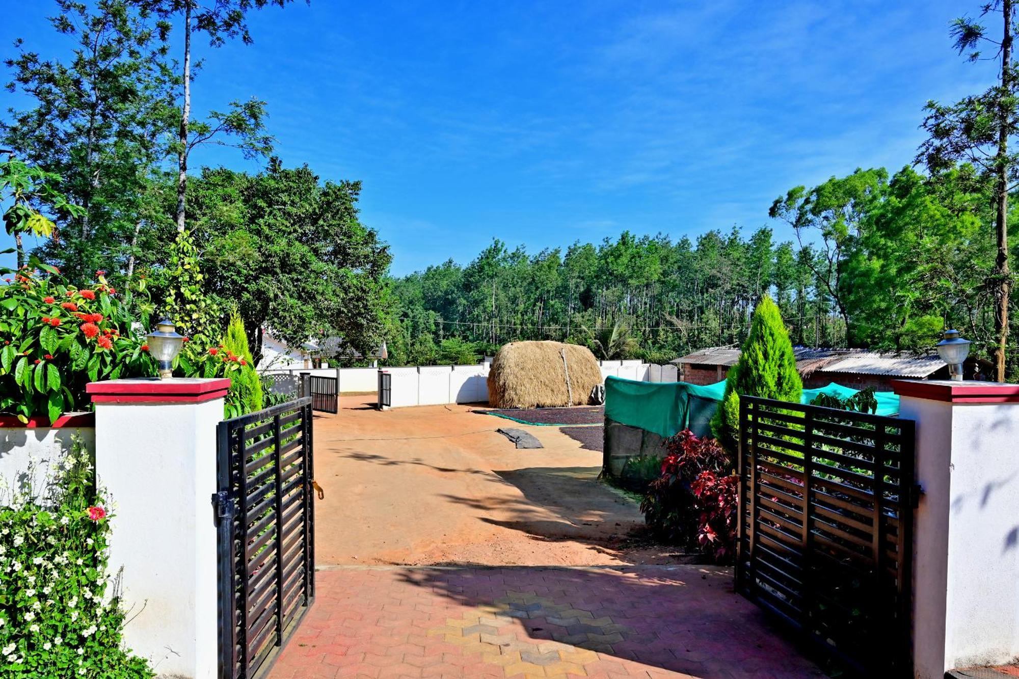 Hulihara Homestay - Full Villa, Coffee Estate & Balcony View Саклешпур Екстериор снимка